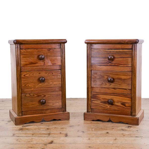 M-4874 Pair of Three Drawer Bedside Cabinets Penderyn Antiques (1)