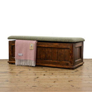 M-4962A Reclaimed Pine Blanket Box with an Upholstered Seat Penderyn Antiques (1)