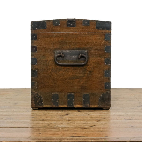 M-4989 Antique Oak and Metal Bound Trunk Penderyn Antiques (4)