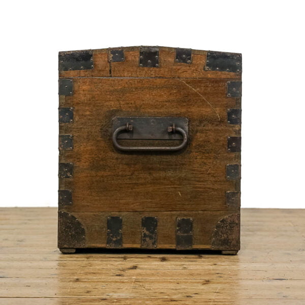 M-4989 Antique Oak and Metal Bound Trunk Penderyn Antiques (6)