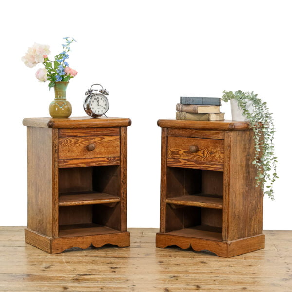 M-5090 Pair of Pine Bedside Cabinets Penderyn Antiques (1)