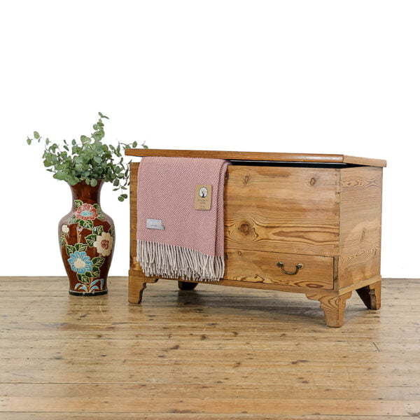 M-5104 Antique 19th Century Pine Blanket Box Penderyn Antiques (1)
