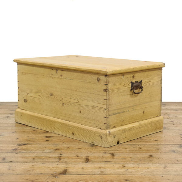 M-5385 Antique Pine Trunk Penderyn Antiques (1)