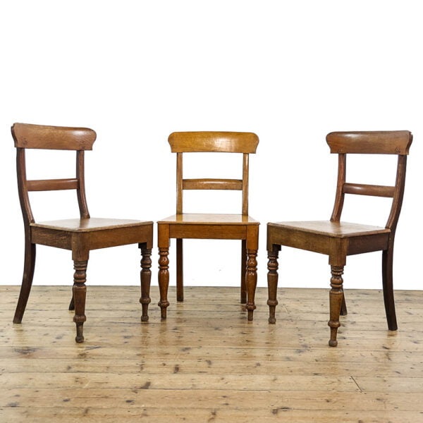 M-5576 Set of Three Harlequin Oak Farmhouse Chairs Penderyn Antiques (1)