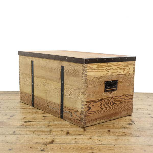 M-5630 Antique Victorian Pine Trunk Penderyn Antiques (1)