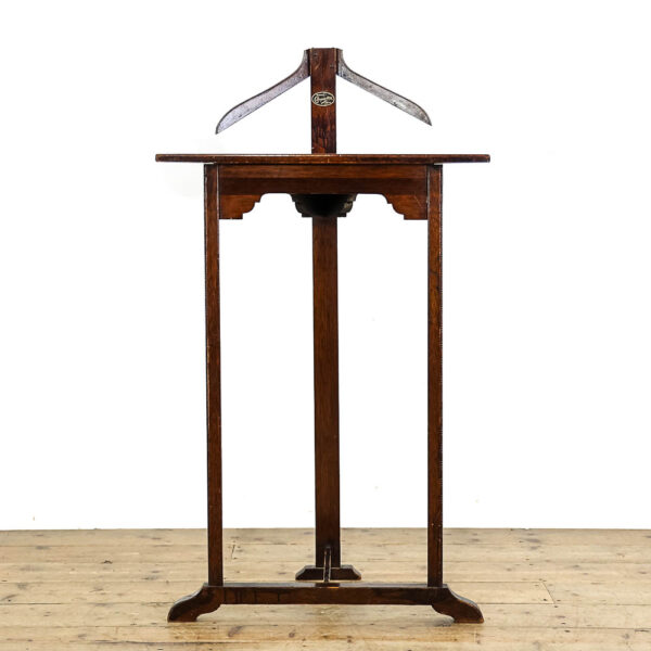 M-5743 1930s Art Deco Compactum Oak Valet Penderyn Antiques (1)
