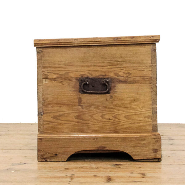 M-6001 Antique Victorian Pine Trunk penderyn antiques (3)