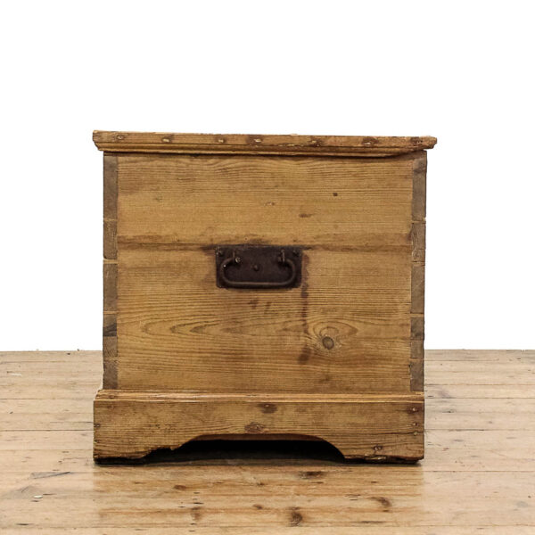 M-6001 Antique Victorian Pine Trunk penderyn antiques (5)