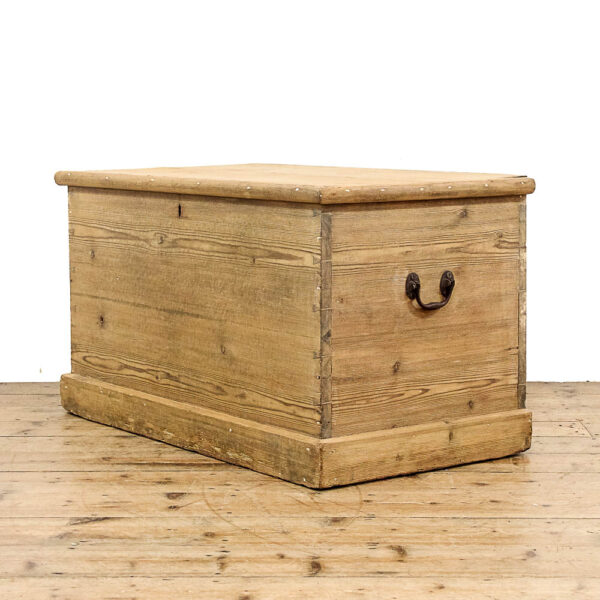 M-6011 Antique Victorian Pine Trunk penderyn antiques (1)