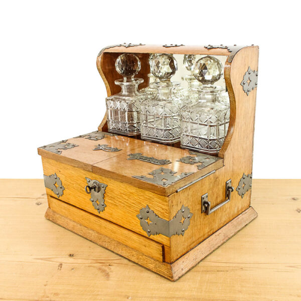 M-6031 Antique Victorian Oak Tantalus penderyn antiques (1)