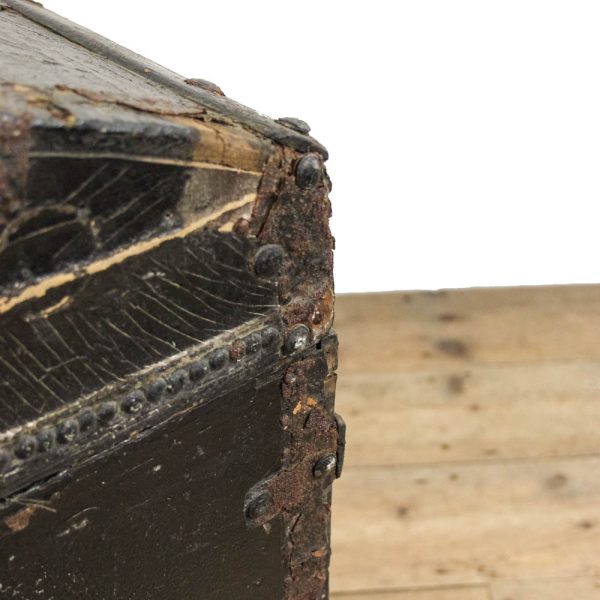 M-6353A Vintage Domed Trunk penderyn antiques (9)