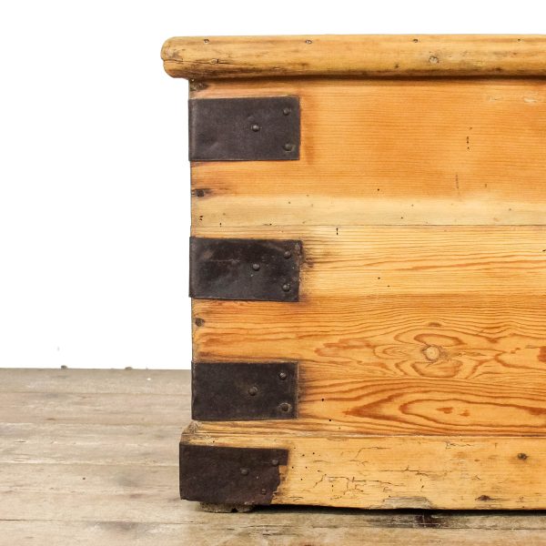 M-6648 Antique Small Pine Trunk (2)