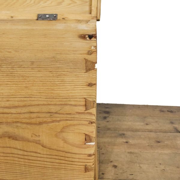 M-6664 Antique Pine Domed Top Trunk (11)
