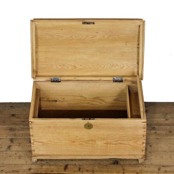 M-6664 Antique Pine Domed Top Trunk (9)