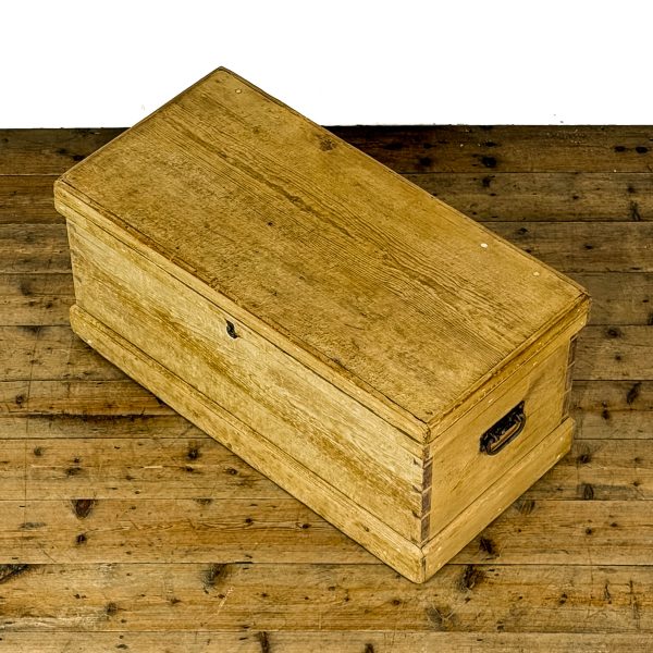 M-6627 Antique Pine Trunk Blanket Box (4)