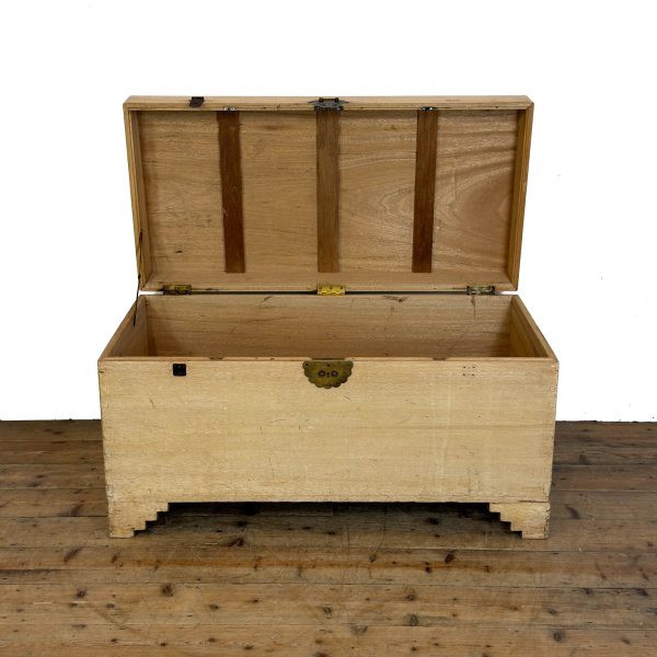 M-6810 Vintage Oriental Inspired Trunk (2)