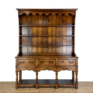 Traditional Oak Potboard Dresser