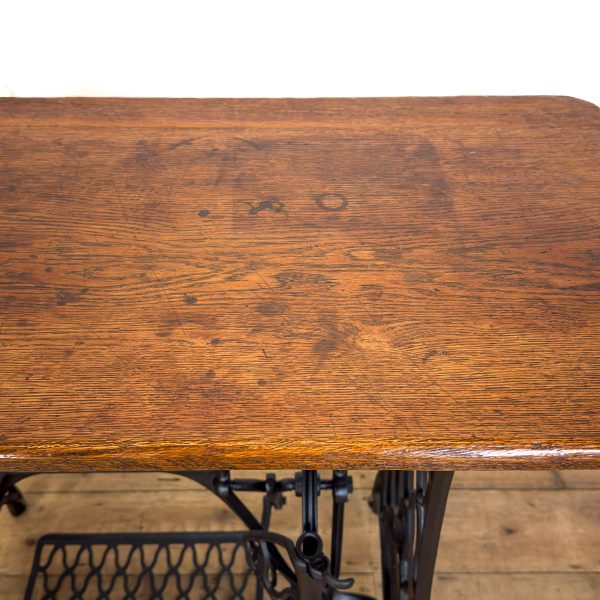 M-7013 Antique Singer Sewing Machine Tale (1)