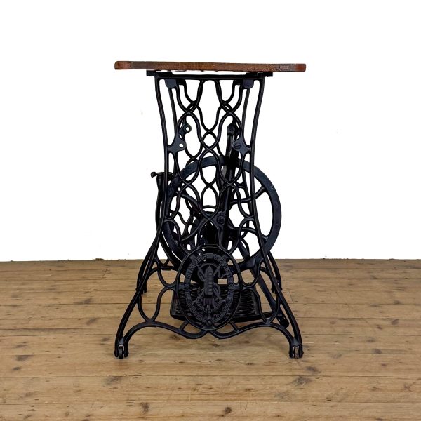 M-7013 Antique Singer Sewing Machine Tale (6)
